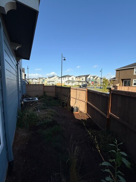 Building Photo - 3844 SE 83rd Ave