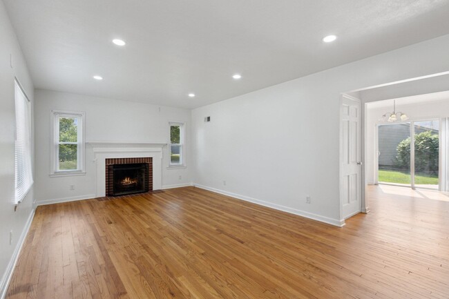 Building Photo - 504 Roland Ave