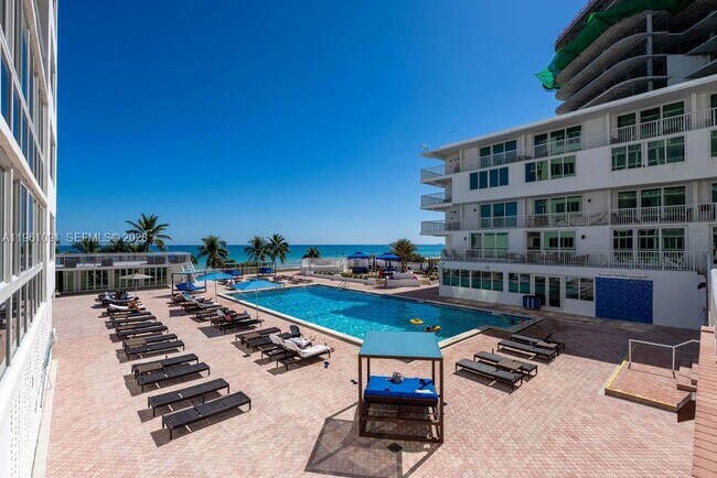 Building Photo - 5401 Collins Ave