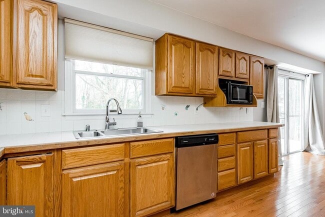 Building Photo - 517 Stockbridge Ct