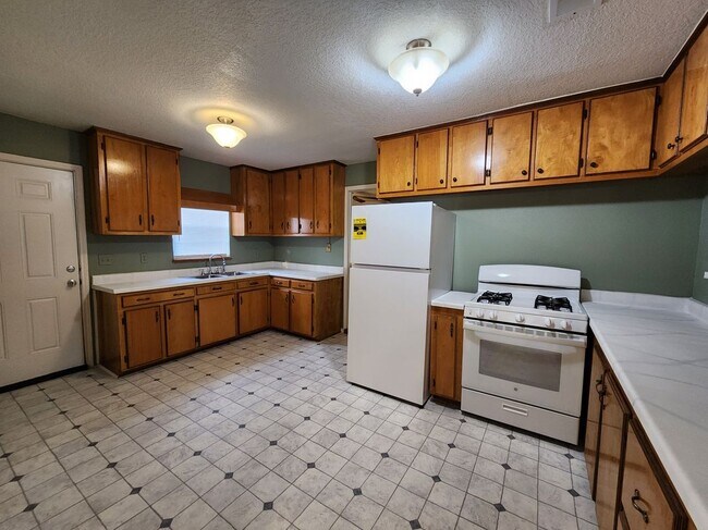 Building Photo - 36 18th Ave N