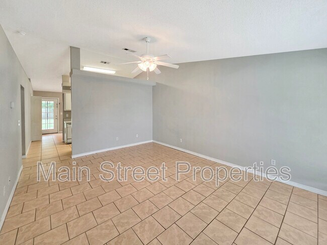 Building Photo - 3359 Green Briar Cir