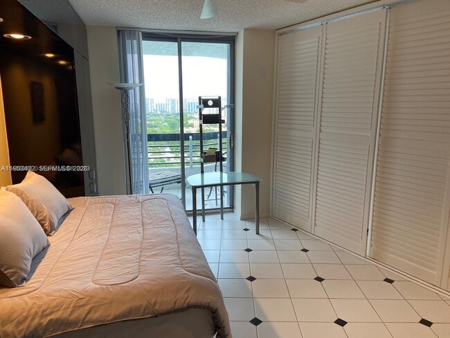 Building Photo - 3530 Mystic Pointe Dr