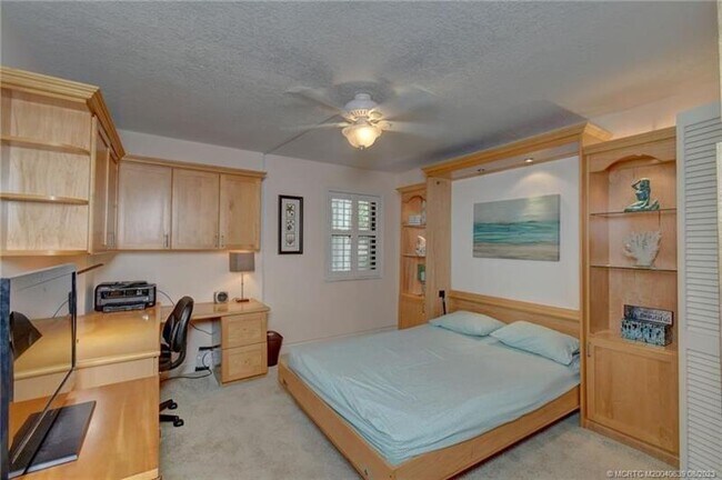 Building Photo - 10980 S Ocean Dr