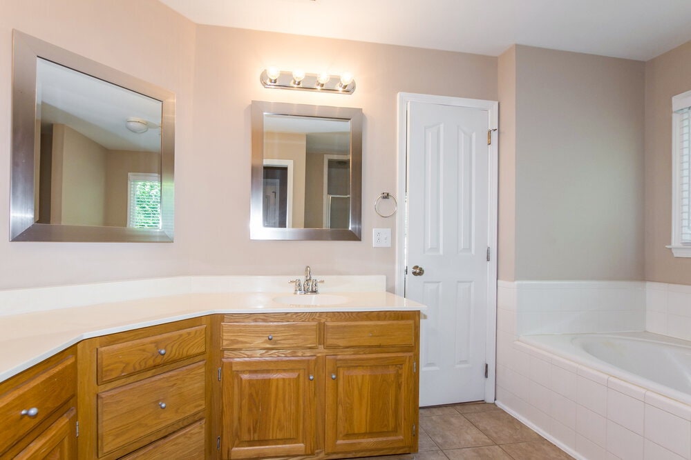 Building Photo - 9003 Mapledale Ct