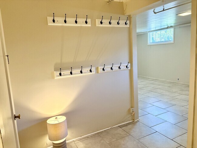 Building Photo - 2732 Eldridge Ave