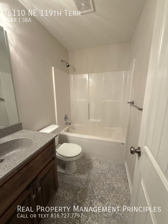 Building Photo - 6110 NE 119th Terrace