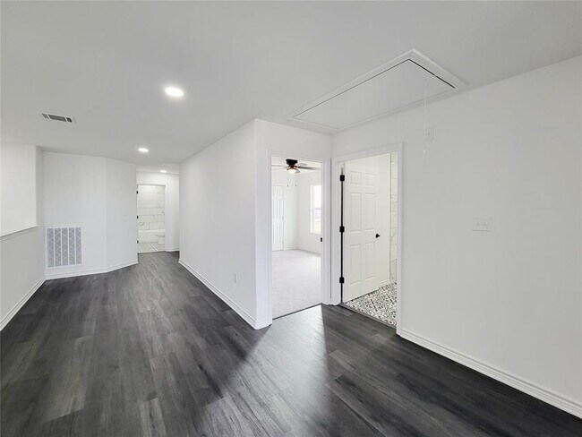 Building Photo - 2731 Rd 5724