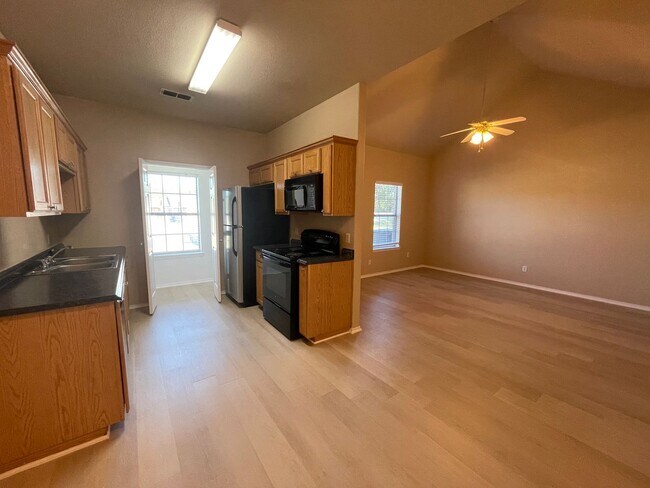 Building Photo - 105-107 Sunburst Court