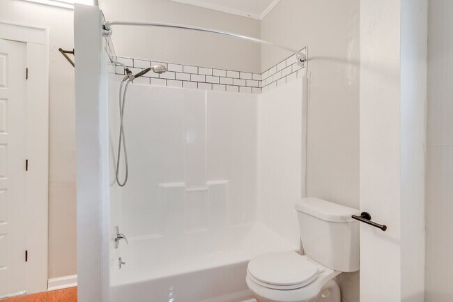 Building Photo - Three-Bed Home w/ Fenced in BackYard in the Heart of Durham