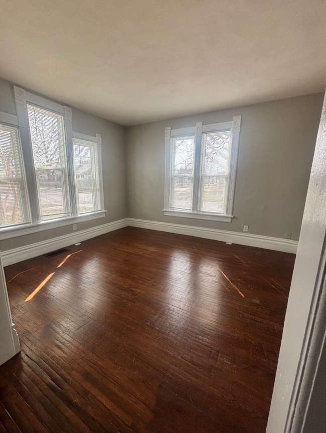 Building Photo - 2004 Latham St