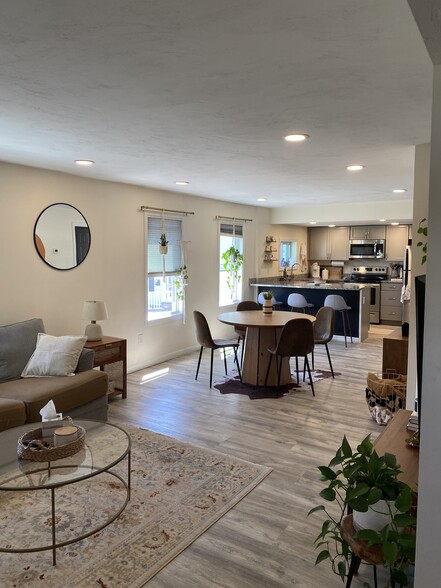 1st floor open concept view - 19D Sigourney St