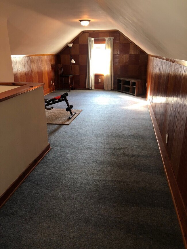 Building Photo - Beautiful 3 Bedroom Home For Rent in Millcreek!