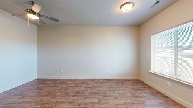 Building Photo - 3 Bedroom Cedar Bend Townhome
