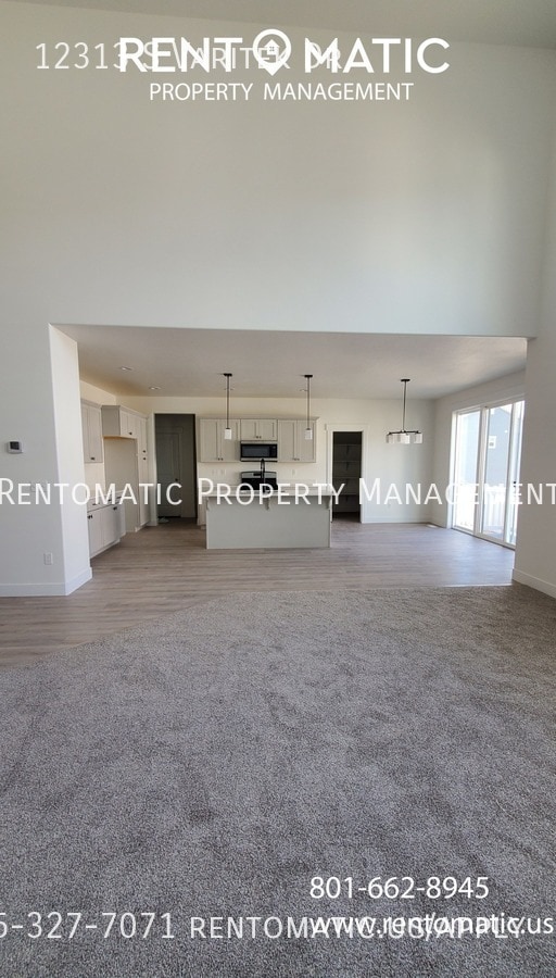 Building Photo - 12313 S Varitek Dr