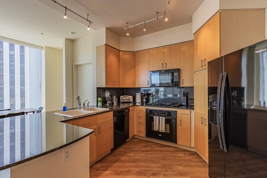 Building Photo - 44 W Monroe St