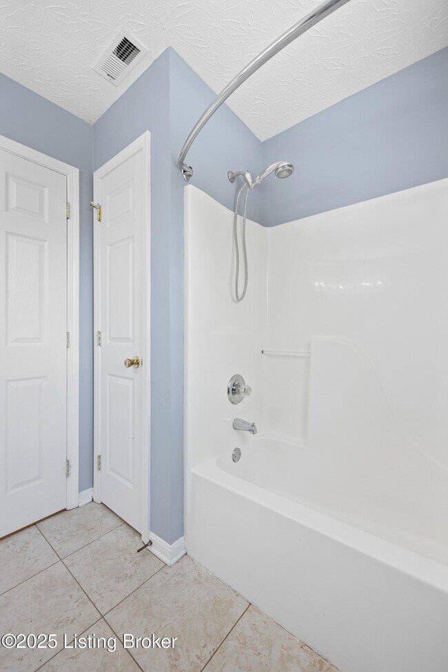 Building Photo - 6606 Timberbend Dr