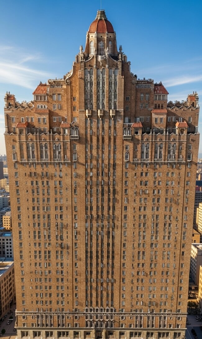 Building Photo - The Drake