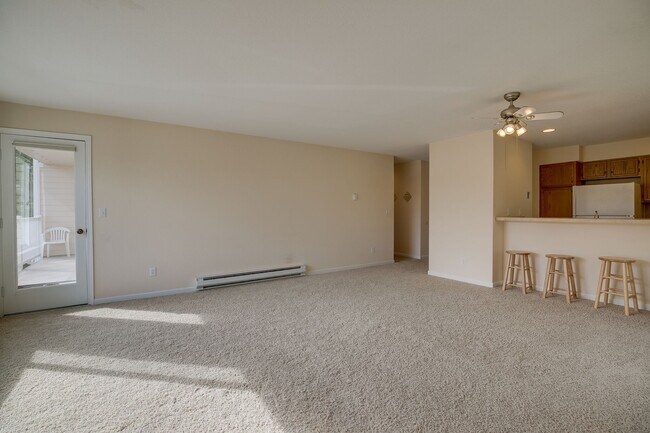 Building Photo - Downtown Mercer Island Condo Available Now!