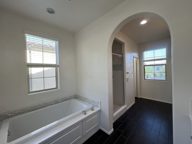 Building Photo - 747 E Lemon Swirl Dr