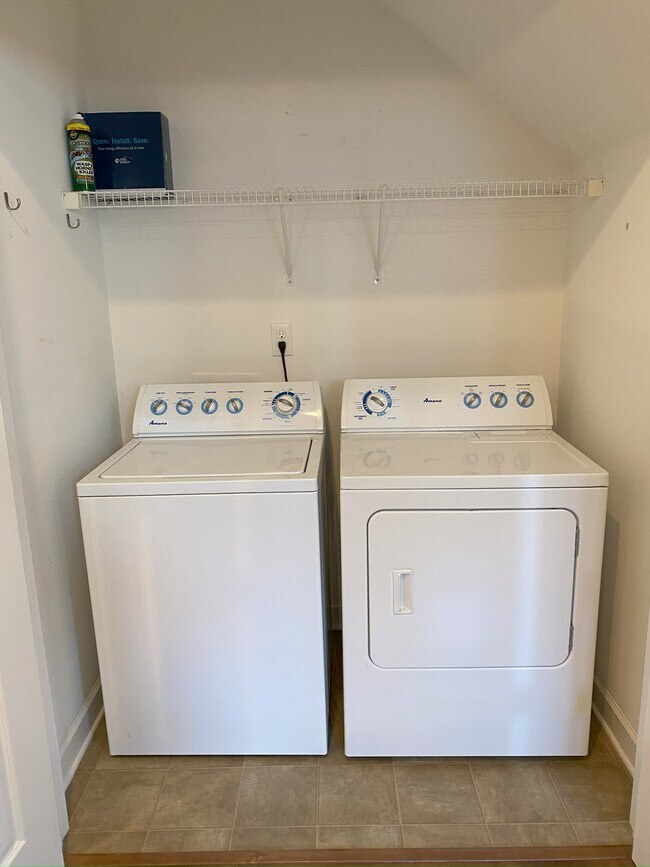 washer dryer on 1st level - 4 Lincoln St