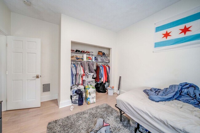 Building Photo - Massive Newly Renovated 11-Bedroom House o...