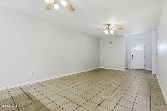 Building Photo - 3150 N Yarbrough Dr