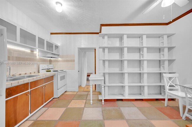 Building Photo - 528 NW 47th St