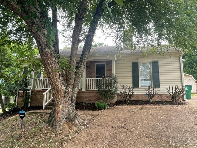 Building Photo - South Nashville off Nolensville Rd close t...