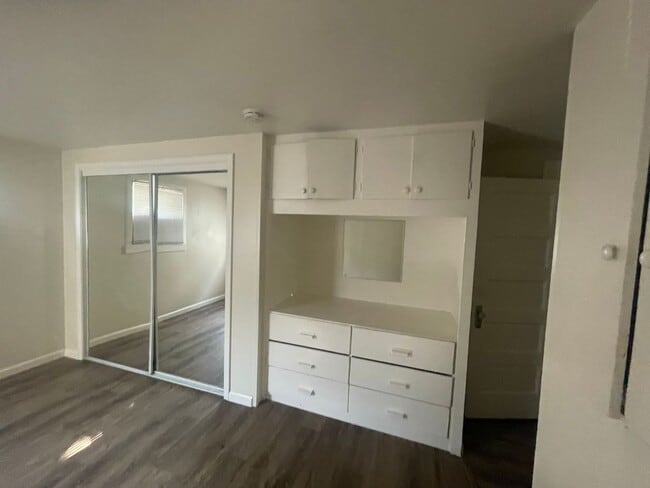 Building Photo - 728 W 3rd St