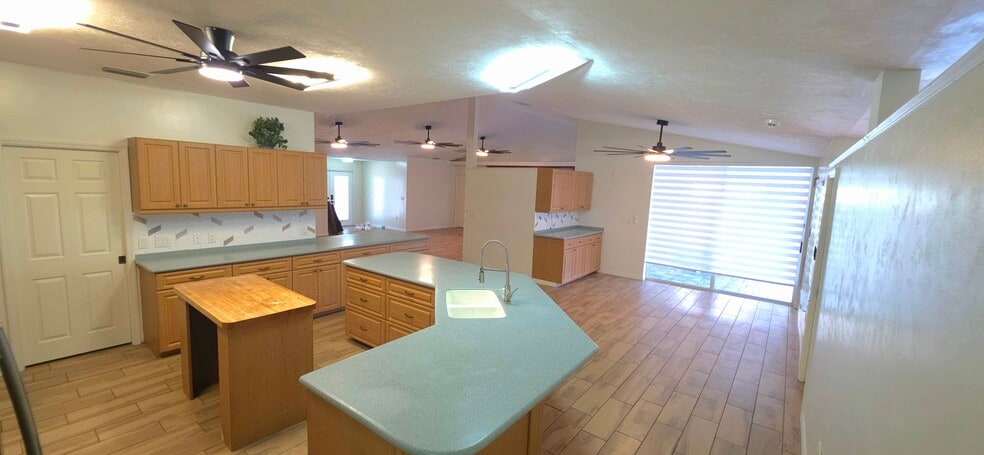 Building Photo - 3520 SE 10th Pl