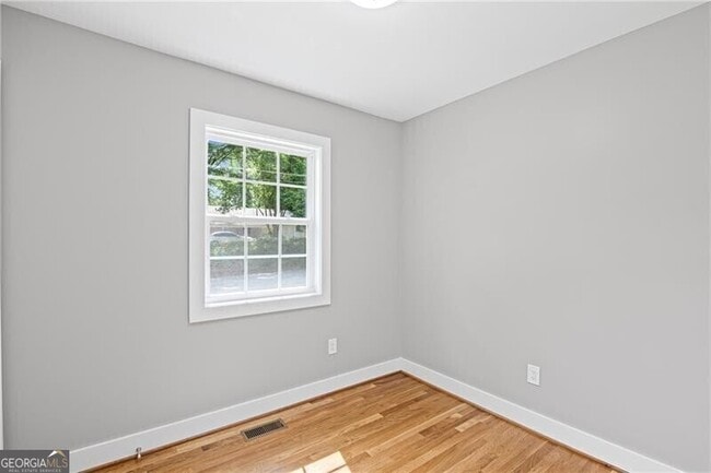 Building Photo - 2889 Macon Dr SW