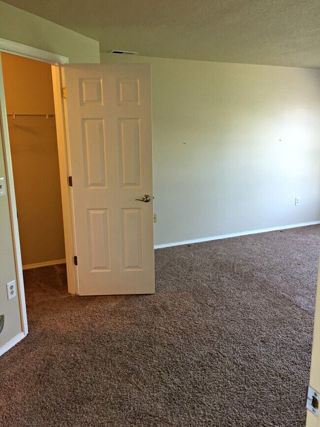 Building Photo - Desirable Prune Hill 4-Bedroom!