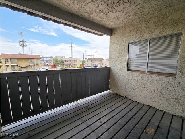 Building Photo - 5357 Del Gado Dr