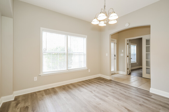 Building Photo - Large Jacksonville Home