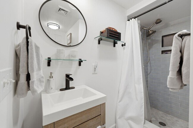 Building Photo - 405 Bloomfield St