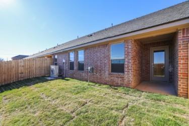 Building Photo - 7617 Woodford Ave