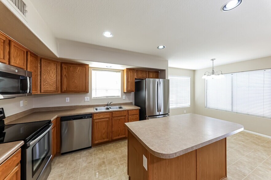Building Photo - 12429 W Montebello Ave