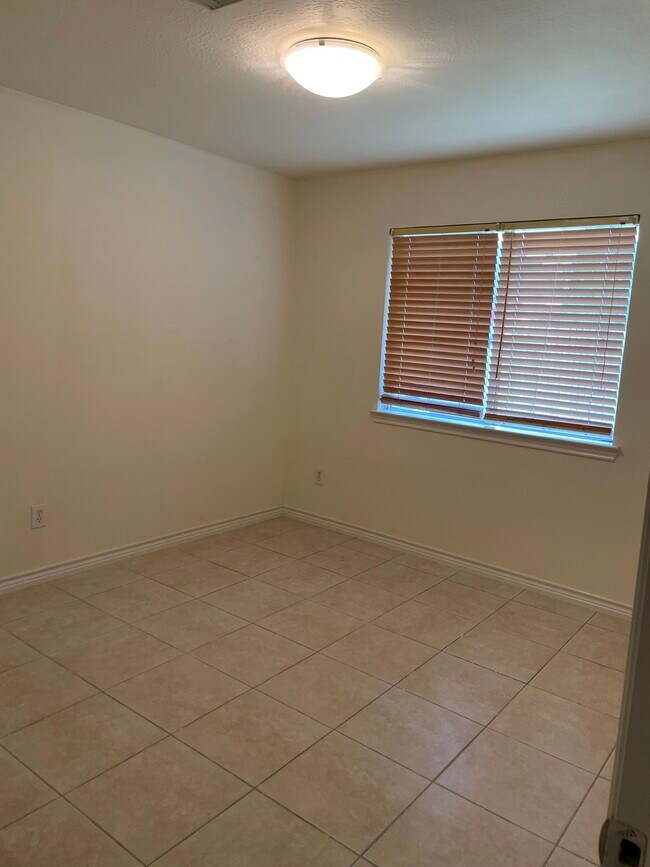 Building Photo - 17235 Glenpatti Dr
