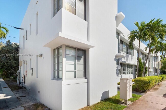 Building Photo - 621 11th St