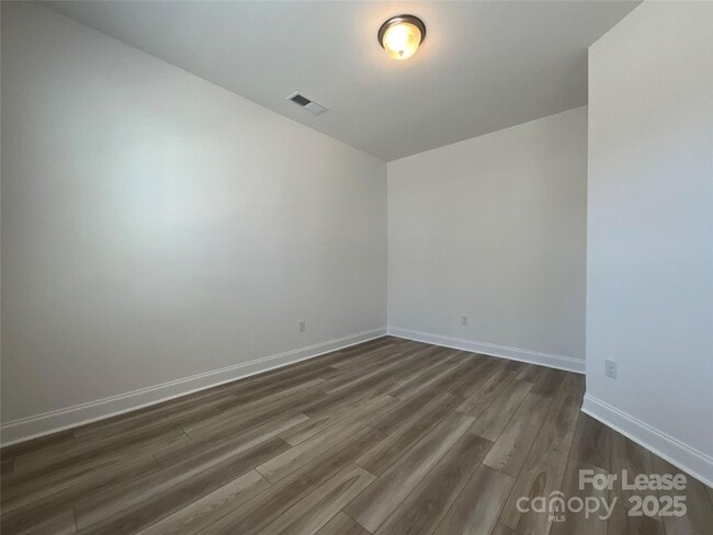 Building Photo - 15340 Ballancroft Pkwy