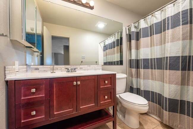 Building Photo - Fully Furnished 2 Bedroom Available Now!