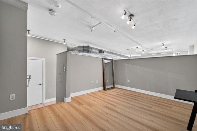 Building Photo - 811 4th St NW