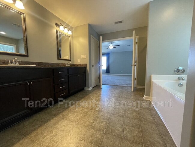 Building Photo - 4955 Brightstar Ln