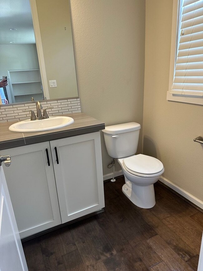 Building Photo - BEAUTIFUL CONTEMPORARY HOME IN BETHANY