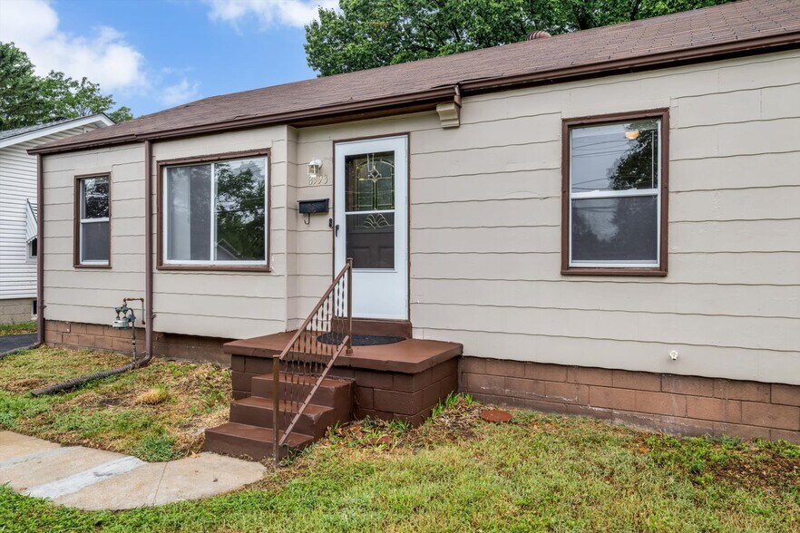 Building Photo - 8593 Engler ave