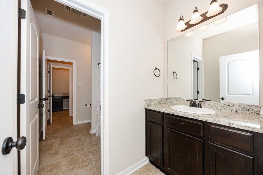 Building Photo - 8578 Arabella Ave