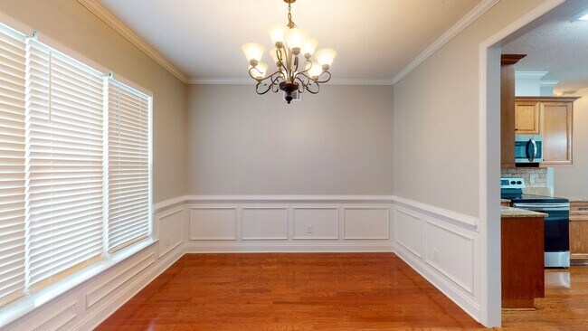 Building Photo - 4004 Ellington Dr