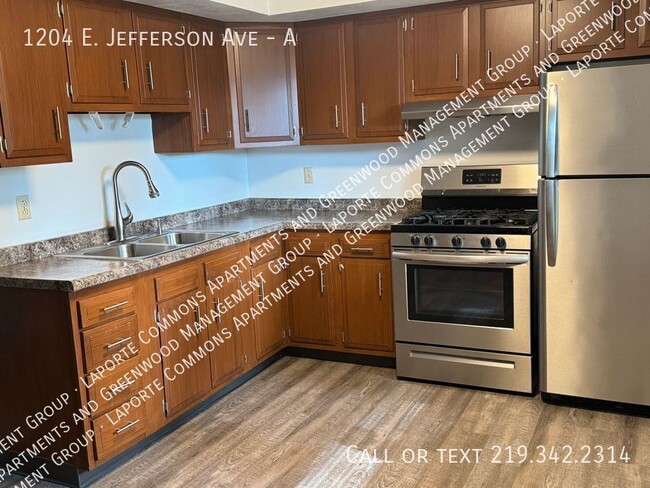 Primary Photo - 2 Bed 1 1/2 Townhome Available April 9th