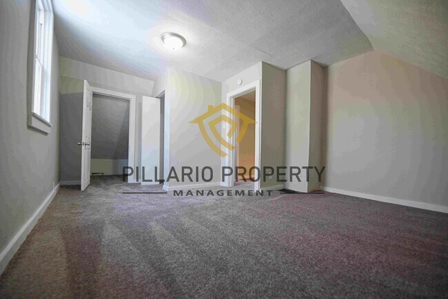 Building Photo - Close to Marion University, 3 Bedroom, 1.5...
